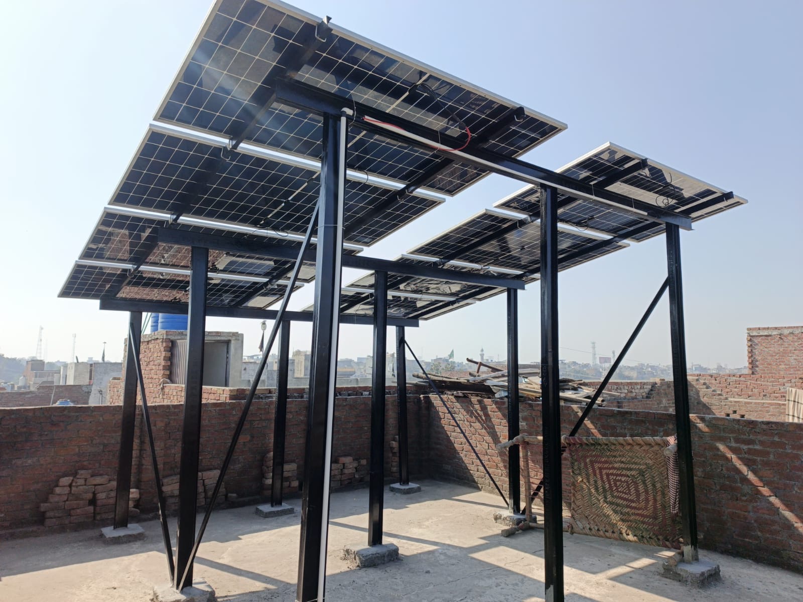 Elevated rooftop solar installation in Lahore with steel structure and tier-1 panels