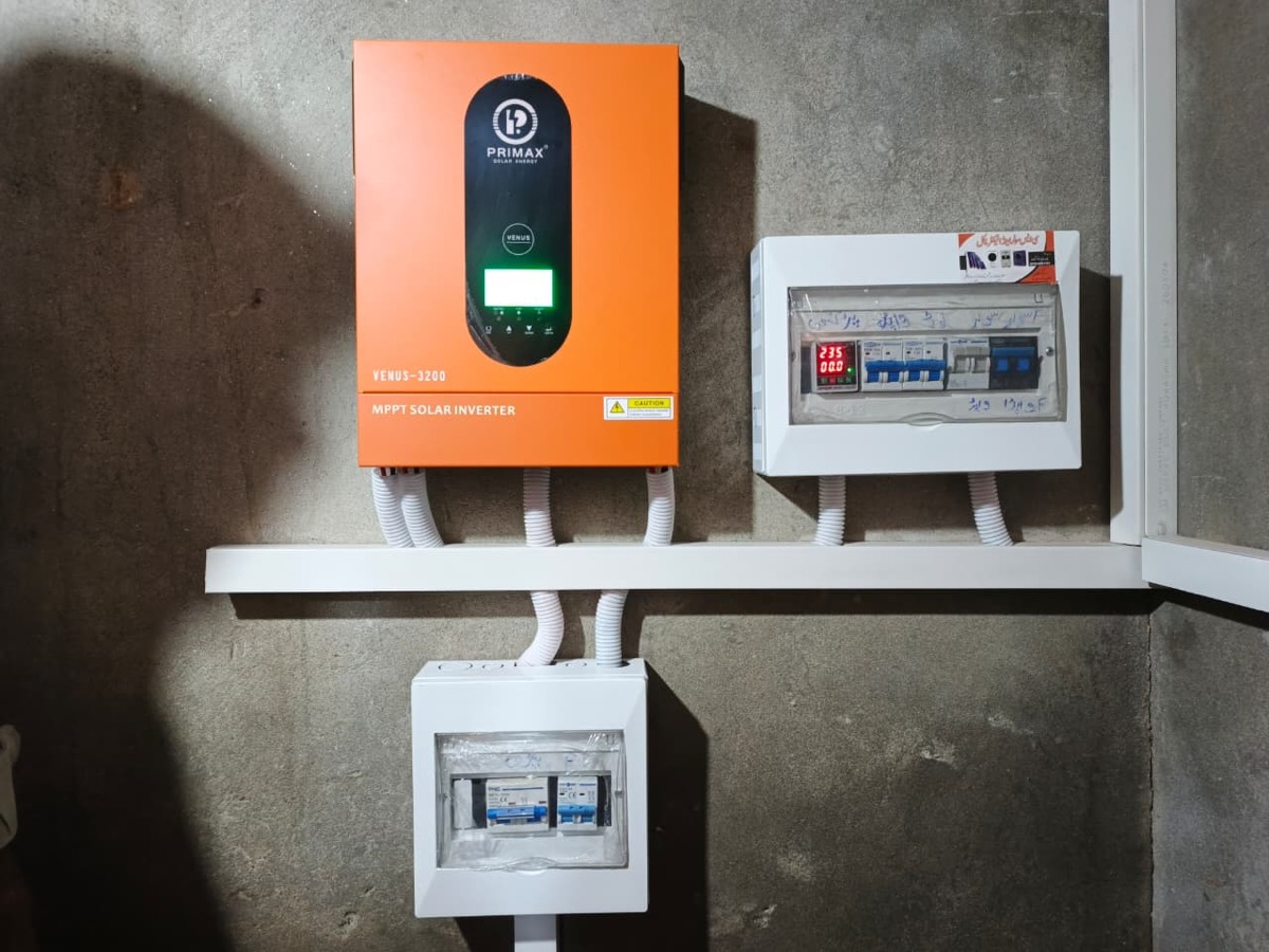 PRIMAX Venus-3200 MPPT inverter mounted with branded DB panel